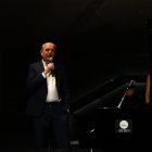 Un moment de l'homenatge d'Erik Satie a càrrec de Denis Pascal.