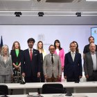 Els membres del comitè rector del procés participatiu amb el cap de Govern i el síndic General.