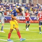 El davanter Jastin Garcia lamenta una ocasió perduda.