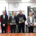 La formalització de la signatura l’han dut a terme el ministre de Funció Pública i Transformació Digital, Marc Rossell, i el rector de l’UdA, Juli Minoves.