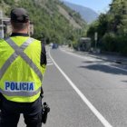 Un agent de la policia en un control.