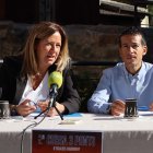 La consellera d'Esports i Servei de Tràmits d'Escaldes-Engordany, Laura Lópezz, i el cap de l'àrea d'Esports d'Escaldes-Engordany, Julio Pintado, durant la presentiacó de la Cursa Popular 3 Ponts.