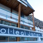 La façana de l’escola Mare Janer.
