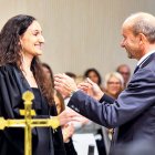 Josep Maria Rossell amb la nova magistrada del Tribunal de Corts Nàdia Alís, ahir.