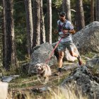 Un concursant de la CorreCanins amb el seu gos