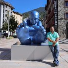 L’escultura i l’autor.