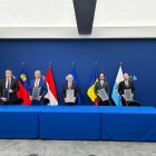 Les autoritats després de la signatura de l’acord.