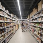 Prestatgeries d’una gran superfície comercial.