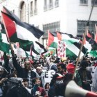 Manifestats amb banderes de Palestina