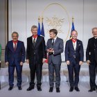 L'acte d'entrega de la Legió d'Honor a Roser Suñé, Jaume Bartumeu, Albert Pintat, Xavier Espot i Joan-Enric Vives al Palau de l'Elisi.