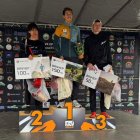 El corredor de la FAM Arnau Soldevila, al mig del podi, com a campió.