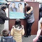 Agrupament Encampadà enganxa el cartell.