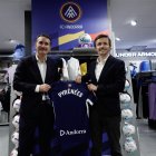 El president del FC Andorra, Ferran Vilaseca i Jordi Feliu, director de Marketing de Pyrénées