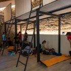 L'interior de l'espai ja habilitat de la casa de colònies d'Engolasters.