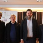 El director de comunicació de MoraBanc i periodista gastronòmic, Josep Lluís Trabal; el president de la Unió Hotelera d'Andorra, Jordi País; el director general d'IDPA, Arnaud Olive; i el gestor d'operacions i vendes de Heineken, Ivan Estela, durant la presentació.
