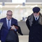 L'excomissari Villarejo amb l'advocat.