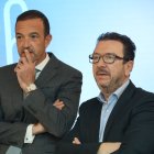 El ministre de Turisme i Comerç, Jordi Torres, i el director general d'Andorra Turisme, Betim Budzaku, durant la presentació de la temporada.