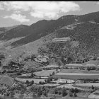 Sispony, a l’esquerra, i, a la dreta, la solana d’Escàs.