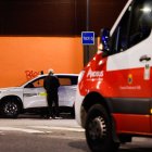 Un bus interurbà i al fons un taxi. Parada de Taxi

Foto: Fernando Galindo