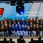 Fotografia de família amb els esportistes i tècnics de la FAE de la temporada 2025-2026.