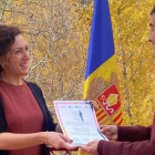 Irina Robles rebent el reconeixement.