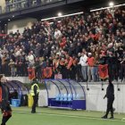 L’afició albanesa celebra el gol del triomf.