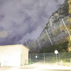 Proteccions a la part de darrere de l’antiga clínica.