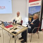Gabriel Dallarès, a la dreta, durant la presentació de l'enquesta de satisfacció de Coopalsa.