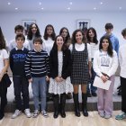 La cònsol menor d'Andorra la Vella, Olalla Losada, la consellera de Social, Joventut i Espai Ciutadà, Maria Nazzaro, i els consellers joves.