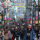 Visitants a l’avinguda Meritxell.