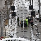 Operaris retirant neu a l'avinguda Carlemany aquest matí