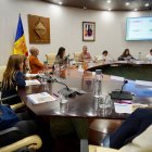 Els escolars reunits durant el Consell d'Infants.