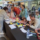 Pares i nens al FesTxic d’Andorra la Vella.