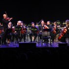 Els músics, durant el concert que es va fer ahir al Centre de Congressos de la capital.