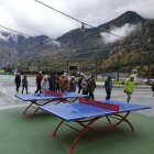 Un grup de persones a la plaça del Poble.