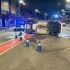 El cotxe bolcat de la dona que ha registrat el positiu d'1,49 a la prova d'alcoholèmia