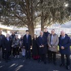 Els representants del comú d'Andorra la Vella amb el president del Barça, Joan Laporta.