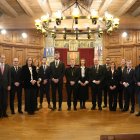 El Copríncep Episcopal, Josep-Lluís Serrano Pentinat, amb els representants comunals de Sant Julià de Lòria durant la visita al comú.