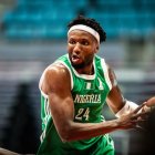 Udeze, en un dels duels amb Nigèria.