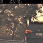 El cotxe circulant per sobre del límit permès.