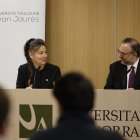 Minoves i Garnier signant l’acord a l’UdA.