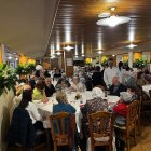 Membres de l'Associació de la Gent Gran celebrant els 20 anys d'existència