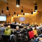 Els participants a la taula de l'oci nocturn del Pas de la Casa celebrada avui.