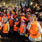 Nens i nenes a l'encesa de llums d'Encamp.