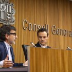 El president de la CASS i el del fons de jubilació davant la comissió legislativa.