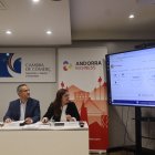 La directora de la Cambra de Comerç, Indústria i Serveis d’Andorra, Sol Rossell, el director del Departament d'Estadística, Edgar Baró, i la tècnica del Departament d'Estadística, Natàlia Soler.