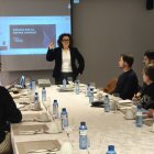 Judith Pallarés presentant el projecte de llenguatge inclusiu.