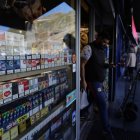 Aparador d’un comerç del Pas de la Casa.