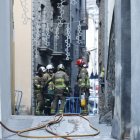 Els bombers treballant en un incendi a Escaldes.