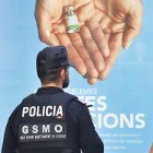 Un agent de la policia.